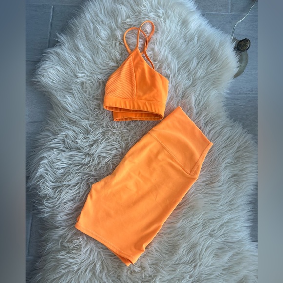 Alo Yoga fitness set - Picture 2 of 3